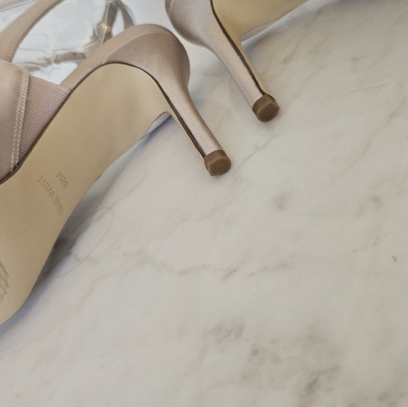 Nine west pump. New in box. Size 8.5. Nude/natural color. - Picture 13 of 14
